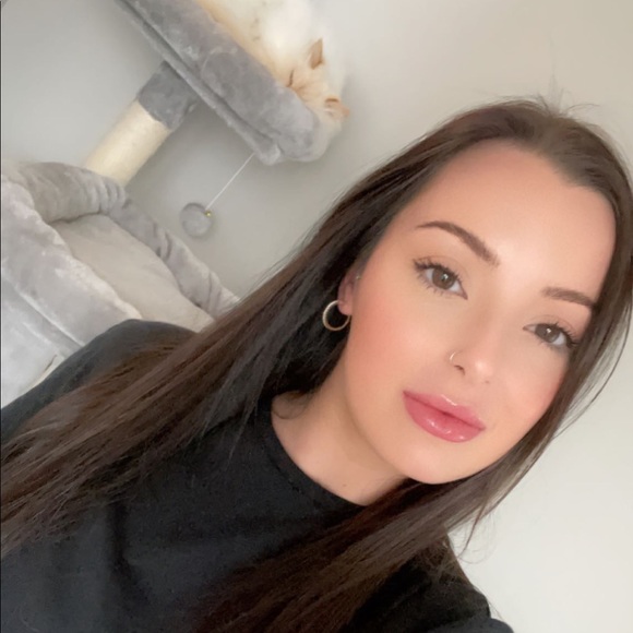 Meet your Posher, Karley - Picture 1 of 8